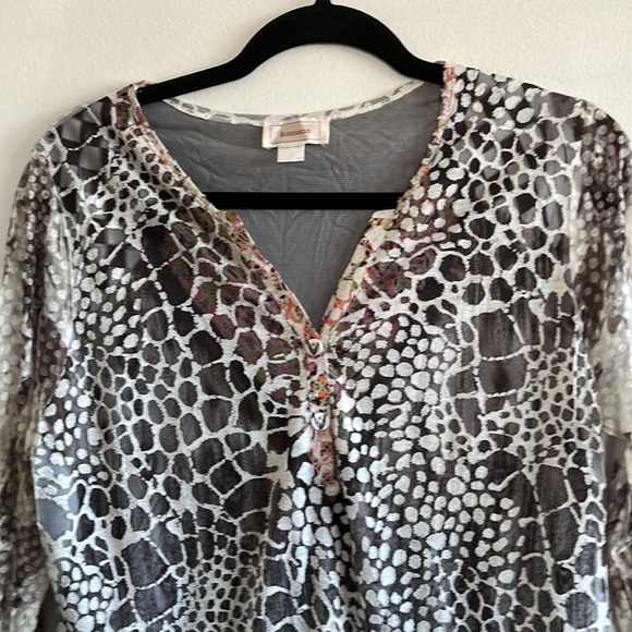 Kamana Sheer animal print tunic with lining and lace. Size Medium - Picture 2 of 5